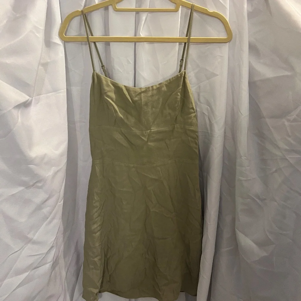 Dress - Picture 2 of 6